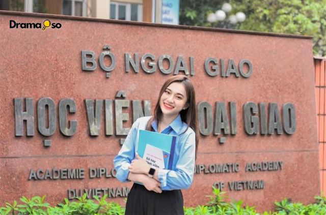 Làm Sao Để Phân Biệt "Bóc Phốt Giáo Viên Học Viện Ngoại Giao" Thật Giả?